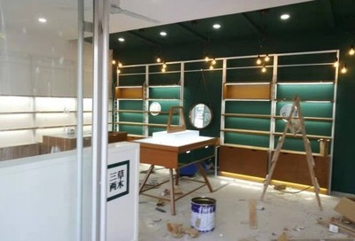 山東制作烤漆化妝品展示柜中島架吊楣工廠